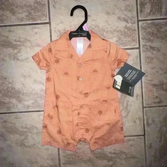 Baby Boy Modern Moments by Gerber Romper 0-3M Orange with Sun Design - Picture 1 of 9